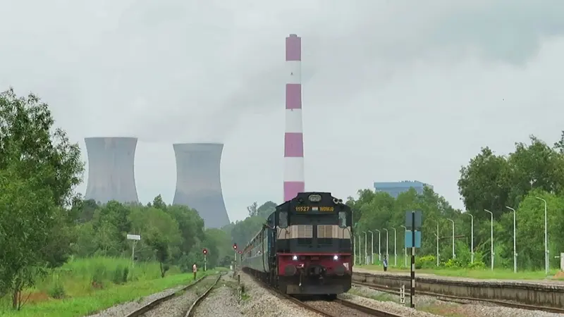 The Role of Locomotives in Powering Thermal Plants with Fuel and Logistics